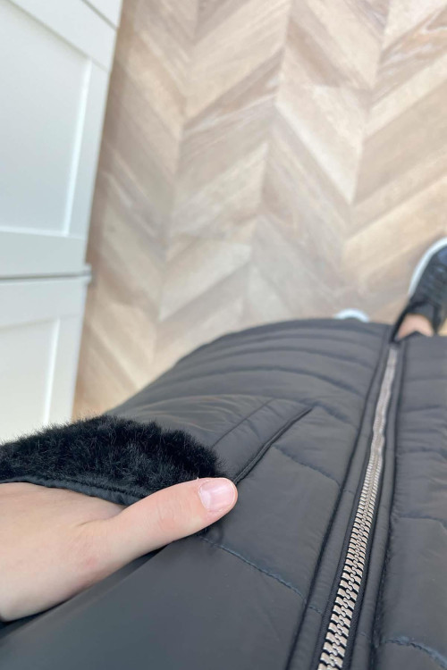 Sare Fashion Quilted Vest with Pocket Details, Black Sare Fashion Quilted Vest with Pocket Details, Black