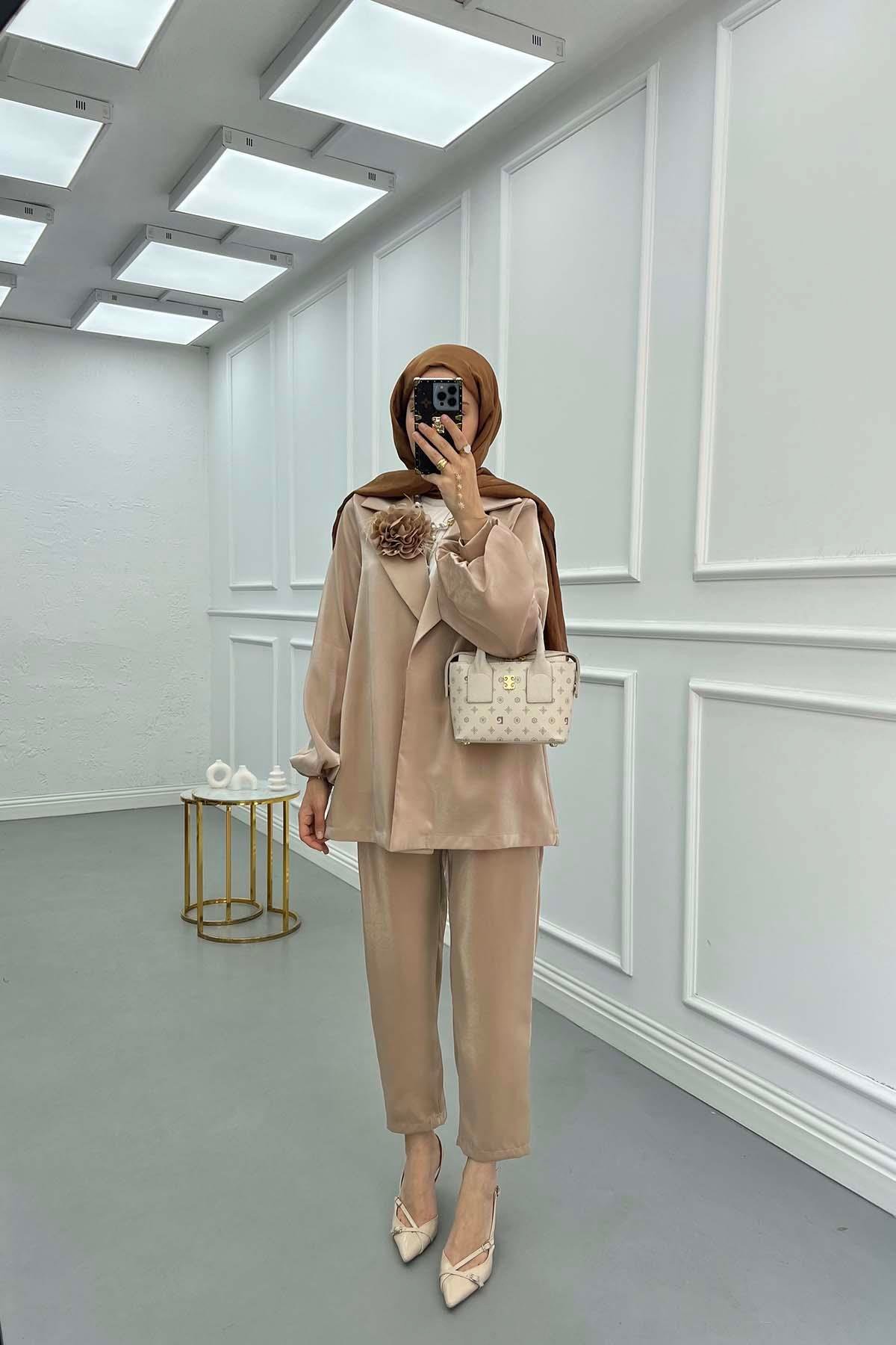 Sare Fashion Flower Brooch Jacquard Trouser Suit Beige