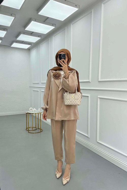 Sare Fashion Flower Brooch Jacquard Trouser Suit Beige