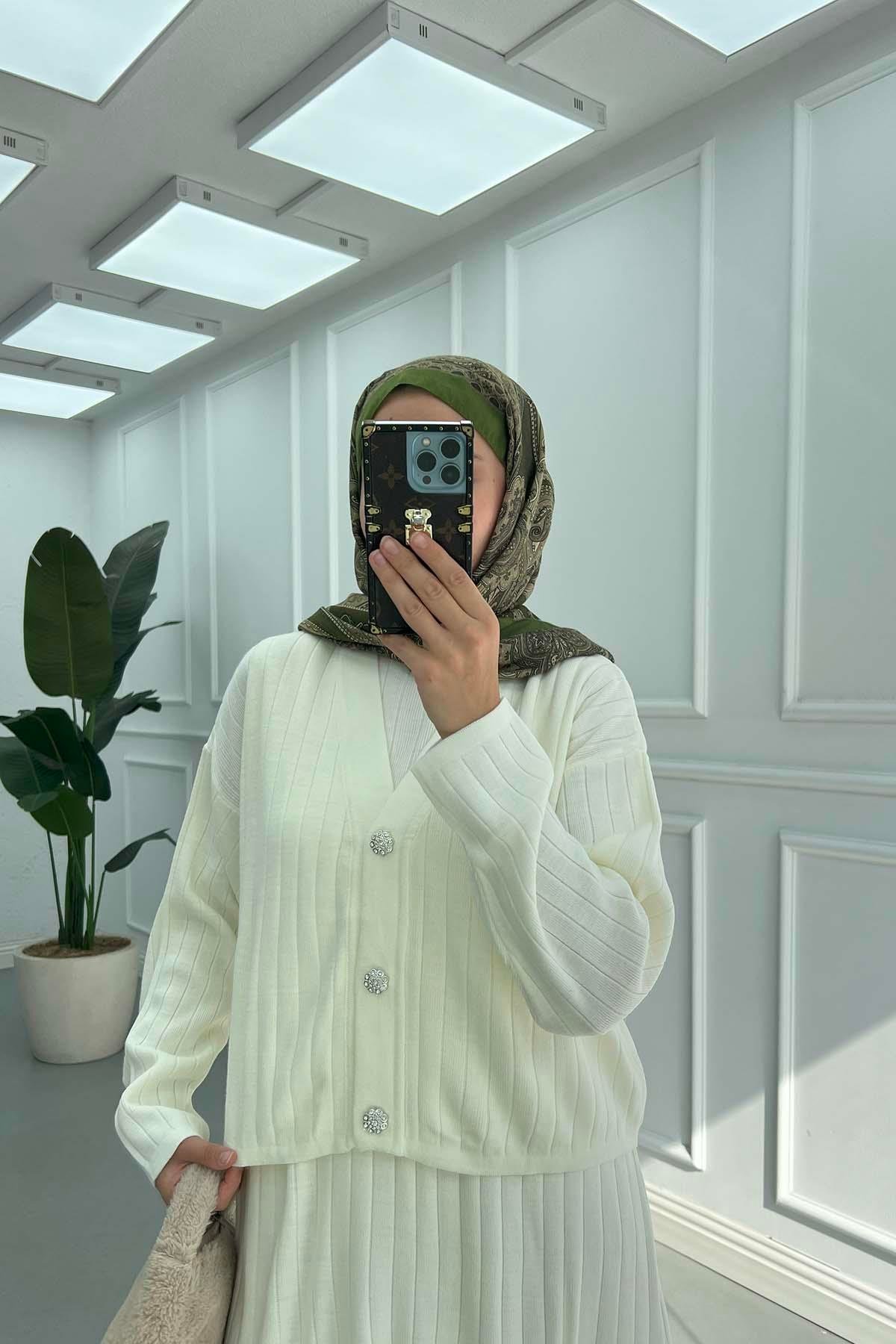 Sare Fashion Button Detailed Cardigan Vest Knitwear Set Ecru Sare Fashion Button Detailed Cardigan Vest Knitwear Set Ecru