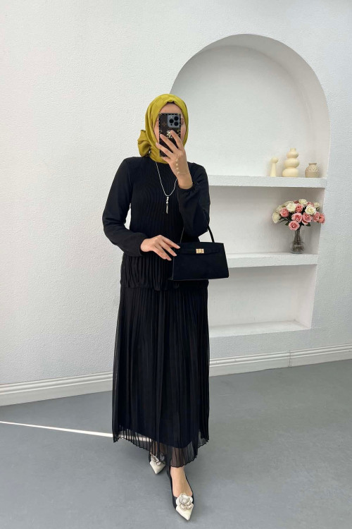 Necklace Pleated Skirt Set Black