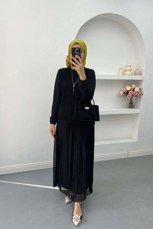 Necklace Pleated Skirt Set Black